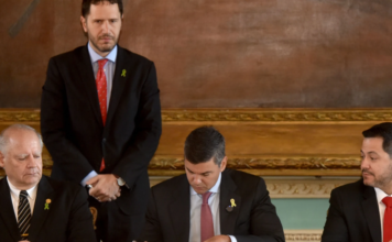 Peña promulga ley contra mafia pagarés